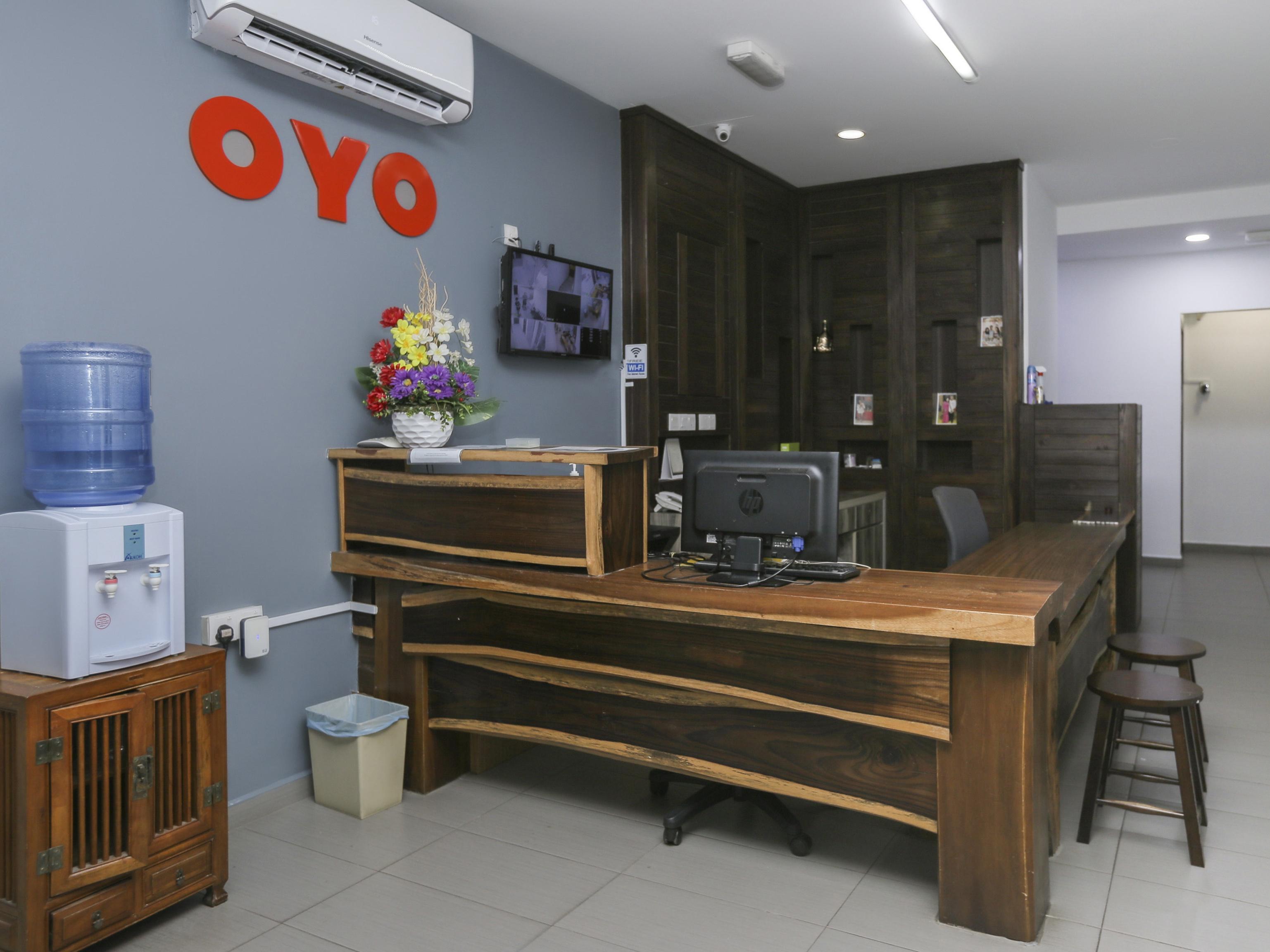 Oyo 89915 East Mount Hotel Kukup Exteriör bild