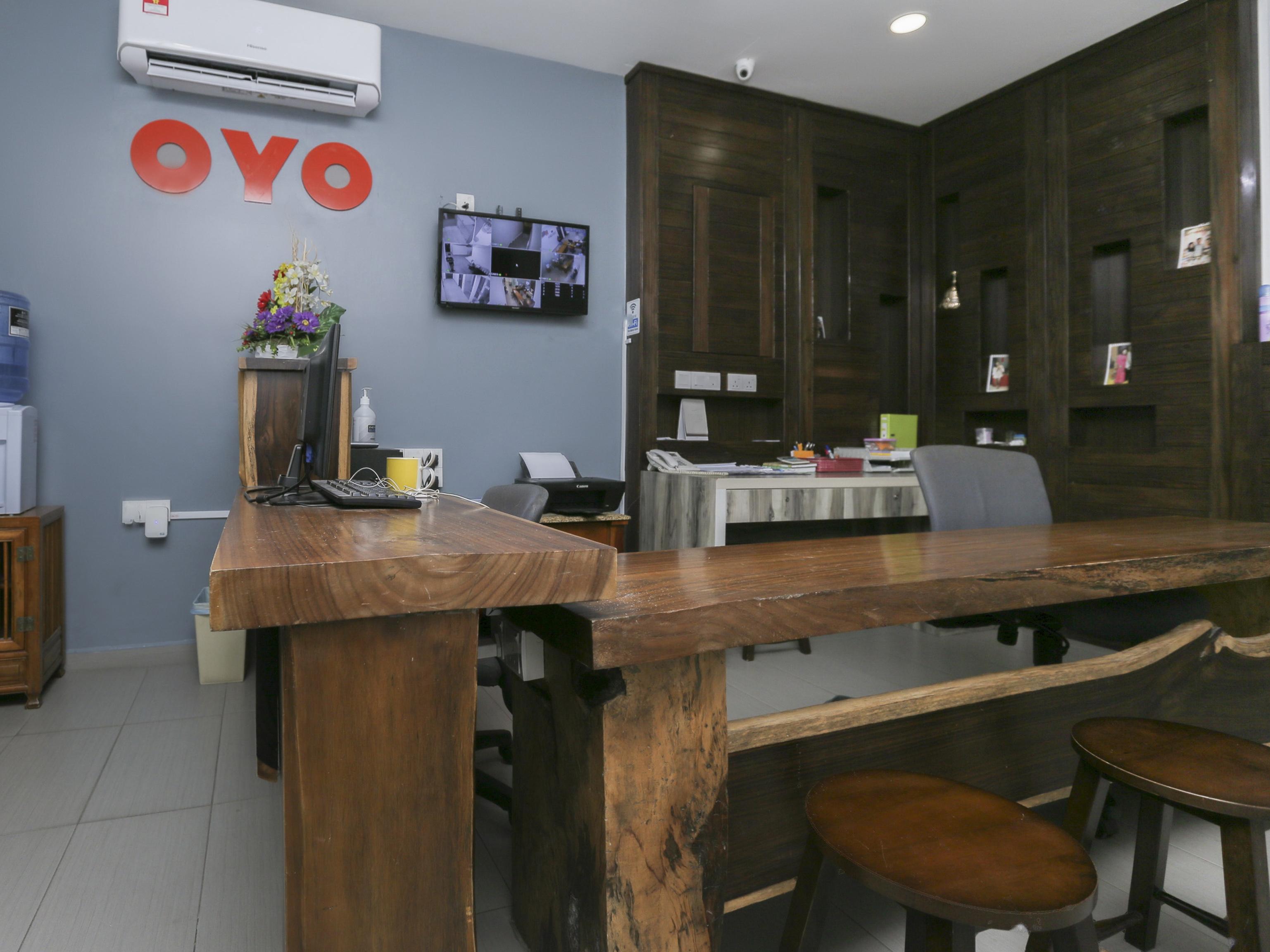 Oyo 89915 East Mount Hotel Kukup Exteriör bild