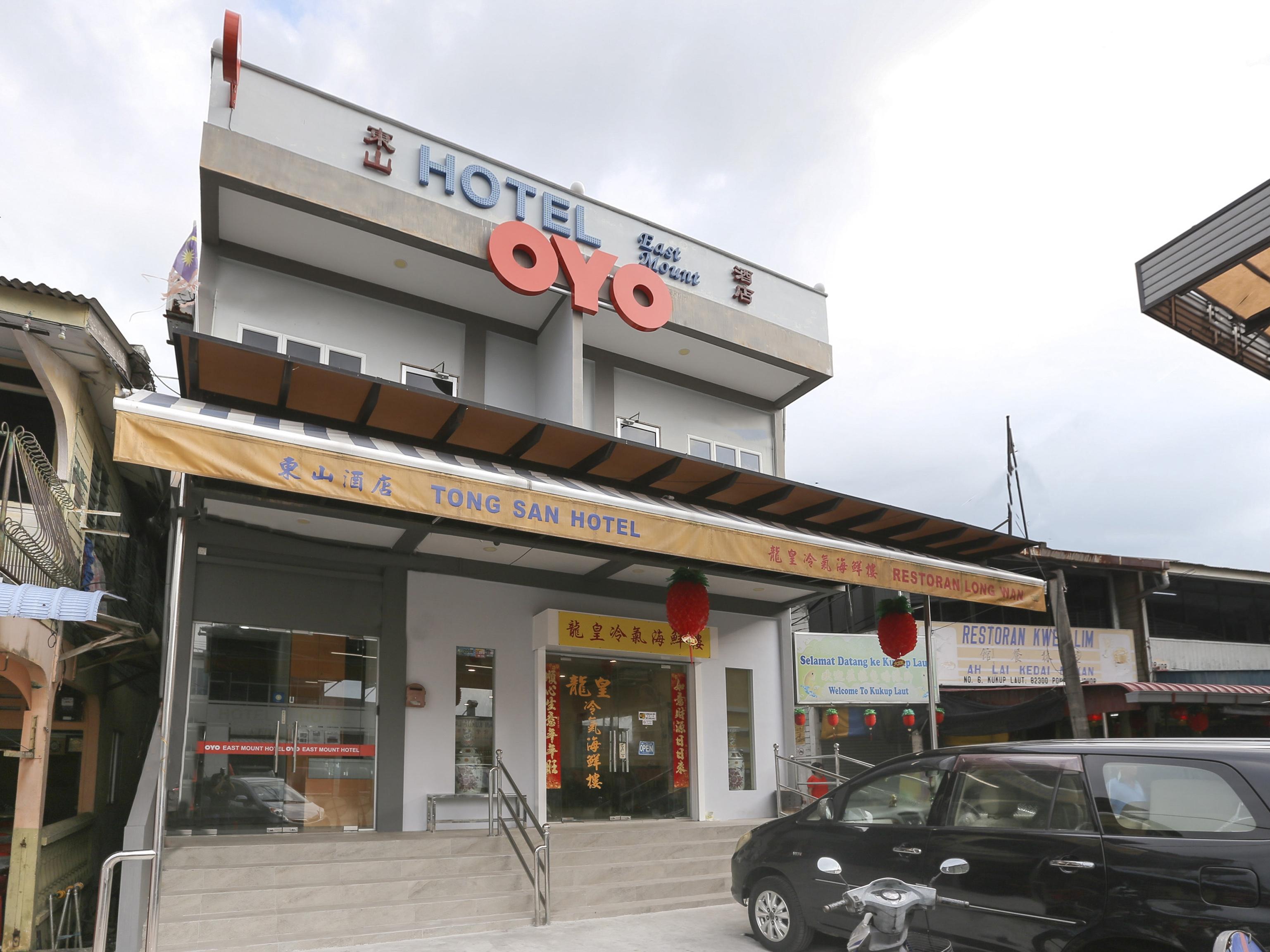 Oyo 89915 East Mount Hotel Kukup Exteriör bild
