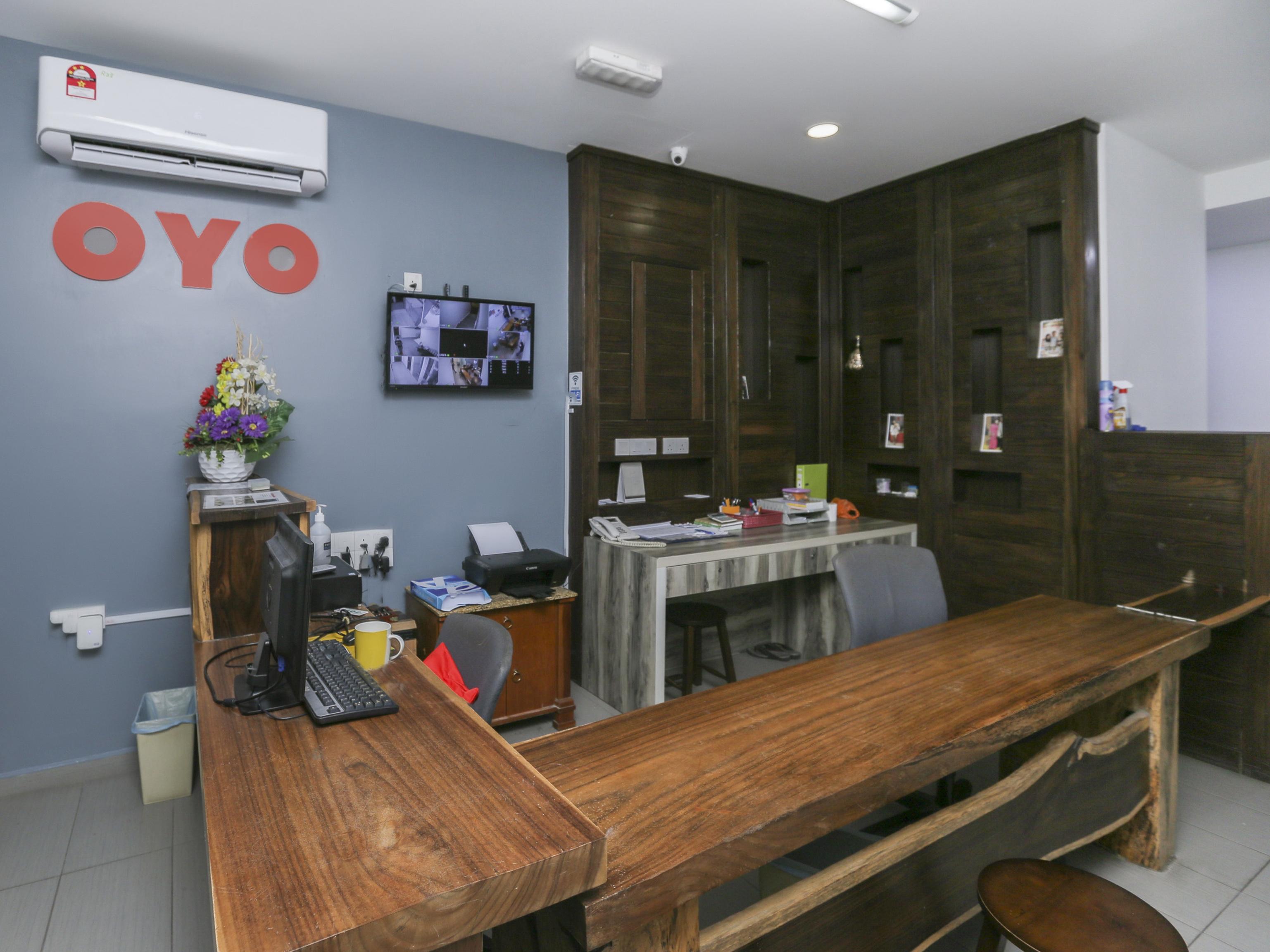 Oyo 89915 East Mount Hotel Kukup Exteriör bild
