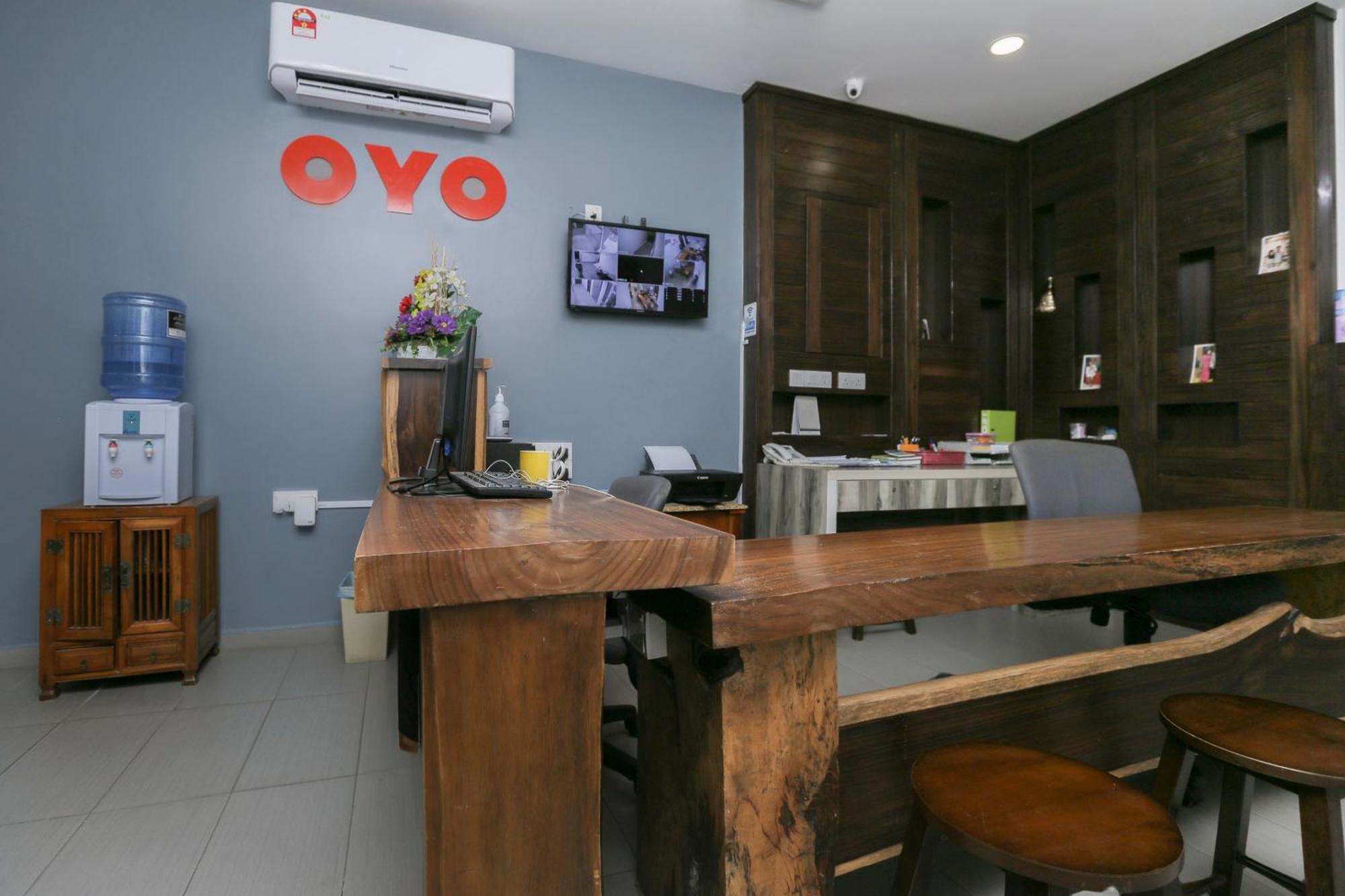 Oyo 89915 East Mount Hotel Kukup Exteriör bild
