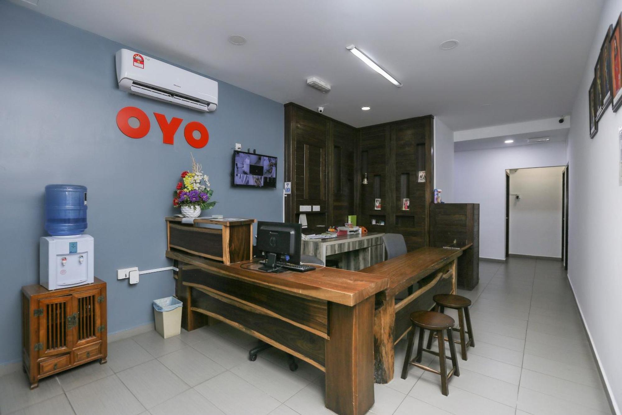 Oyo 89915 East Mount Hotel Kukup Exteriör bild